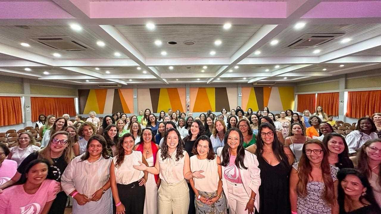 "DELAS PARA ELAS" REÚNE MAIS DE 200 EMPREENDEDORAS EM EVENTO SOBRE LIDERANÇA FEMININA EM ILHÉUS