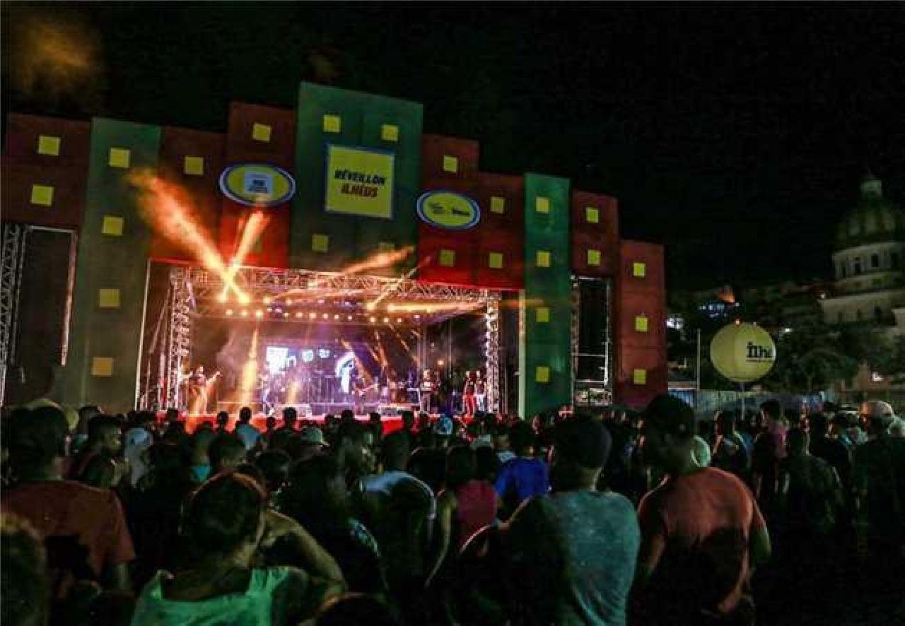 MÚSICOS E BANDAS RECEBEM PAGAMENTO EM ATRASO MÚSICOS E BANDAS RECEBEM PAGAMENTO EM ATRASO