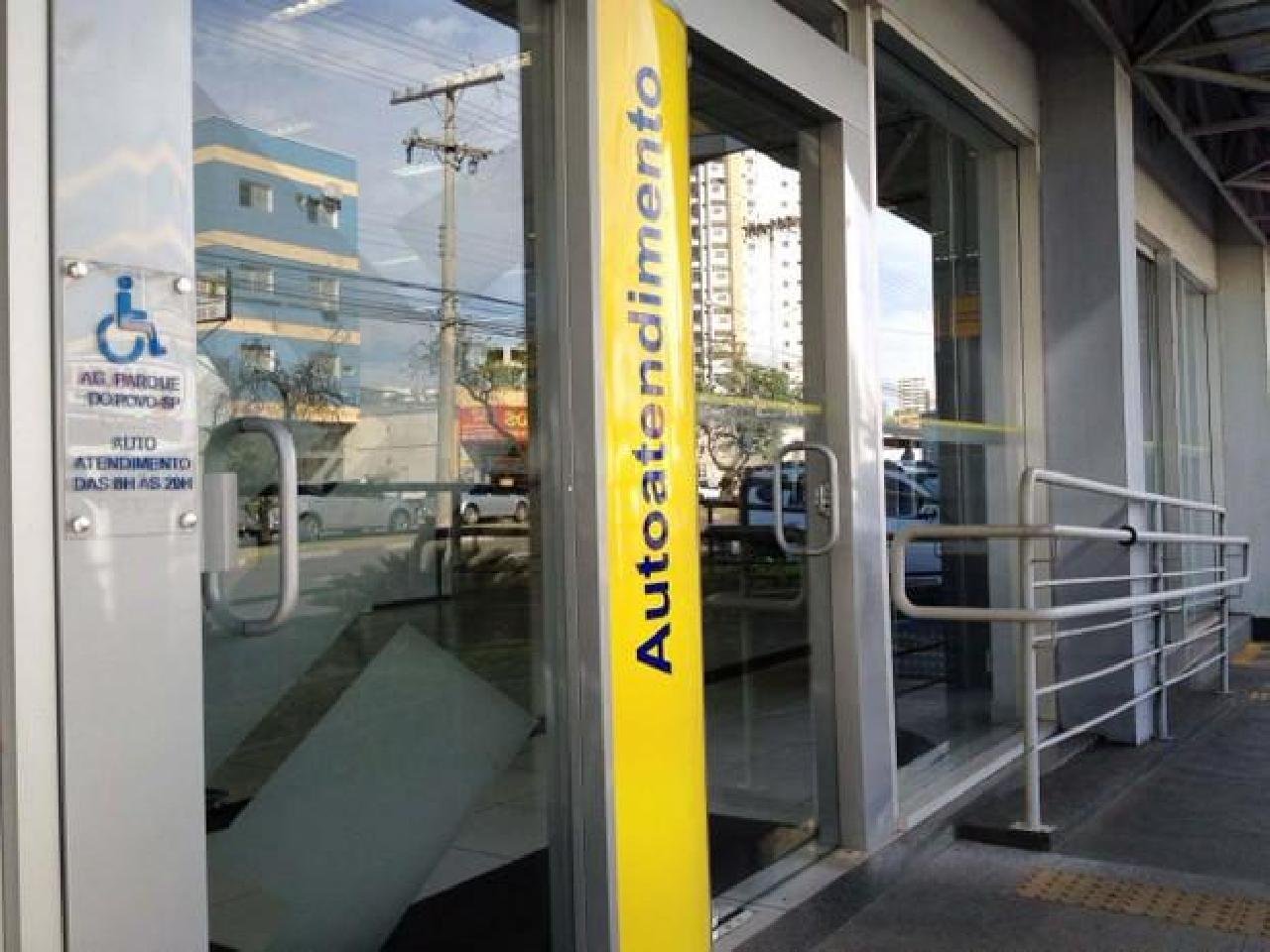BANCOS REABREM NESTA QUINTA, MAS FECHAM DIAS 31 E 1° BANCOS REABREM NESTA QUINTA, MAS FECHAM DIAS 31 E 1°