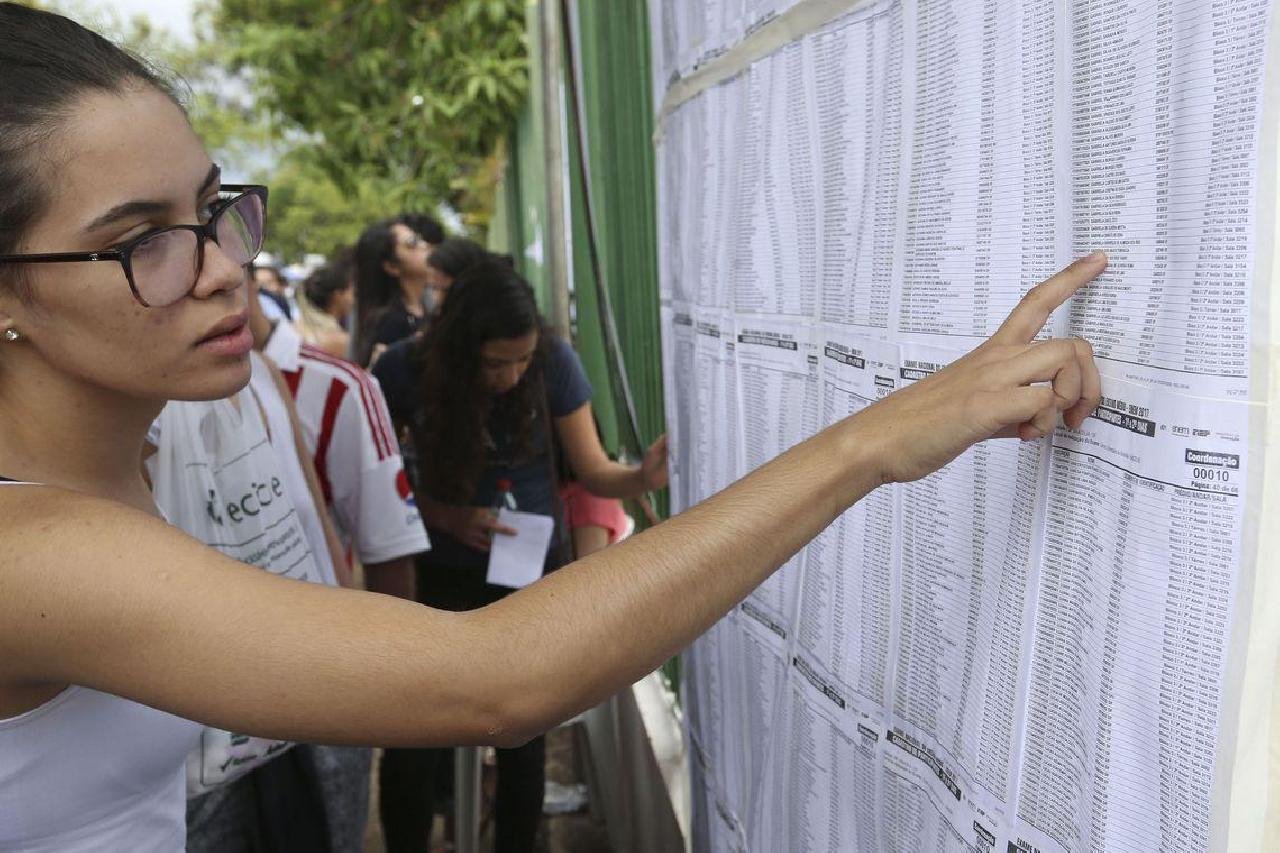 ESTUDANTES TÊM ATÉ HOJE PARA SE INSCREVER NO ENEM ESTUDANTES TÊM ATÉ HOJE PARA SE INSCREVER NO ENEM