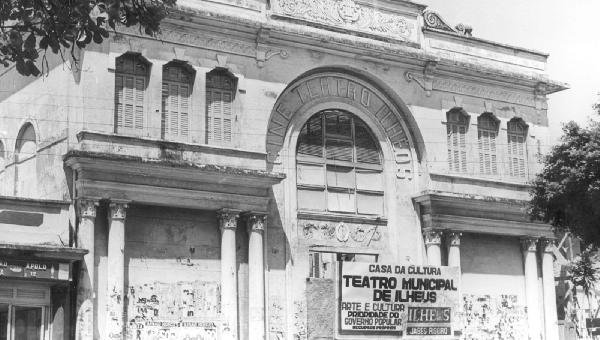 HÁ 37 ANOS TEATRO MUNICIPAL DE ILHÉUS ERA REABERTO 