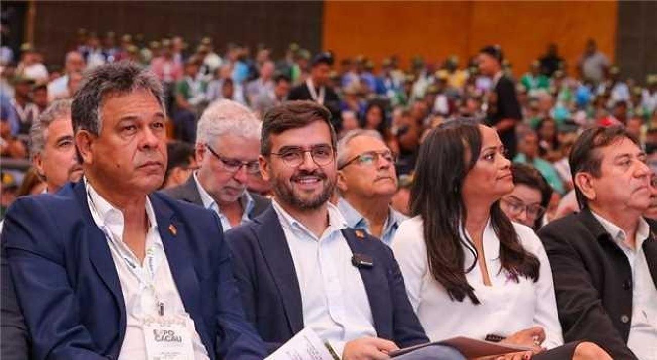 PREFEITO VALDERICO JUNIOR PARTICIPA DA ABERTURA DA EXPOCACAU 2025 EM ILHÉUS