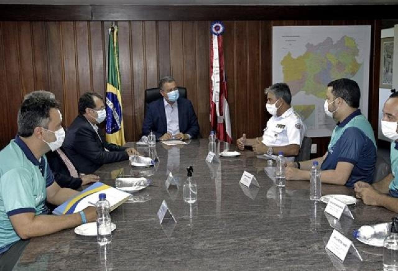RUI SE REÚNE COM VOLUNTÁRIOS DO RALLY DOS MARES QUE AJUDARAM EM RESGATE NO SUL DA BAHIA RUI SE REÚNE COM VOLUNTÁRIOS DO RALLY DOS MARES QUE AJUDARAM EM RESGATE NO SUL DA BAHIA