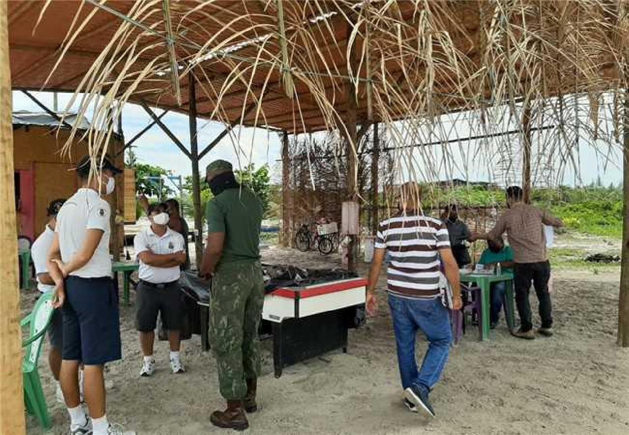MARINHA,BOMBEIROS E PREFEITURA REMOVEM BARRACAS IRREGULARES NO NORTE DE ILHÉUS MARINHA,BOMBEIROS E PREFEITURA REMOVEM BARRACAS IRREGULARES NO NORTE DE ILHÉUS