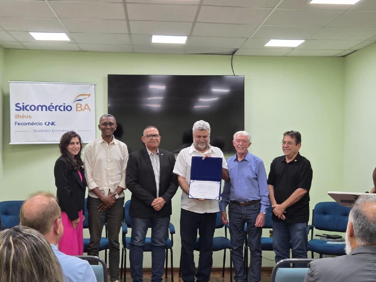 EMPRESÁRIO BRUNEK SUSMAGA RECEBE TÍTULO DE "COMERCIANTE DO ANO" EM SOLENIDADE NO SICOMÉRCIO ILHÉUS