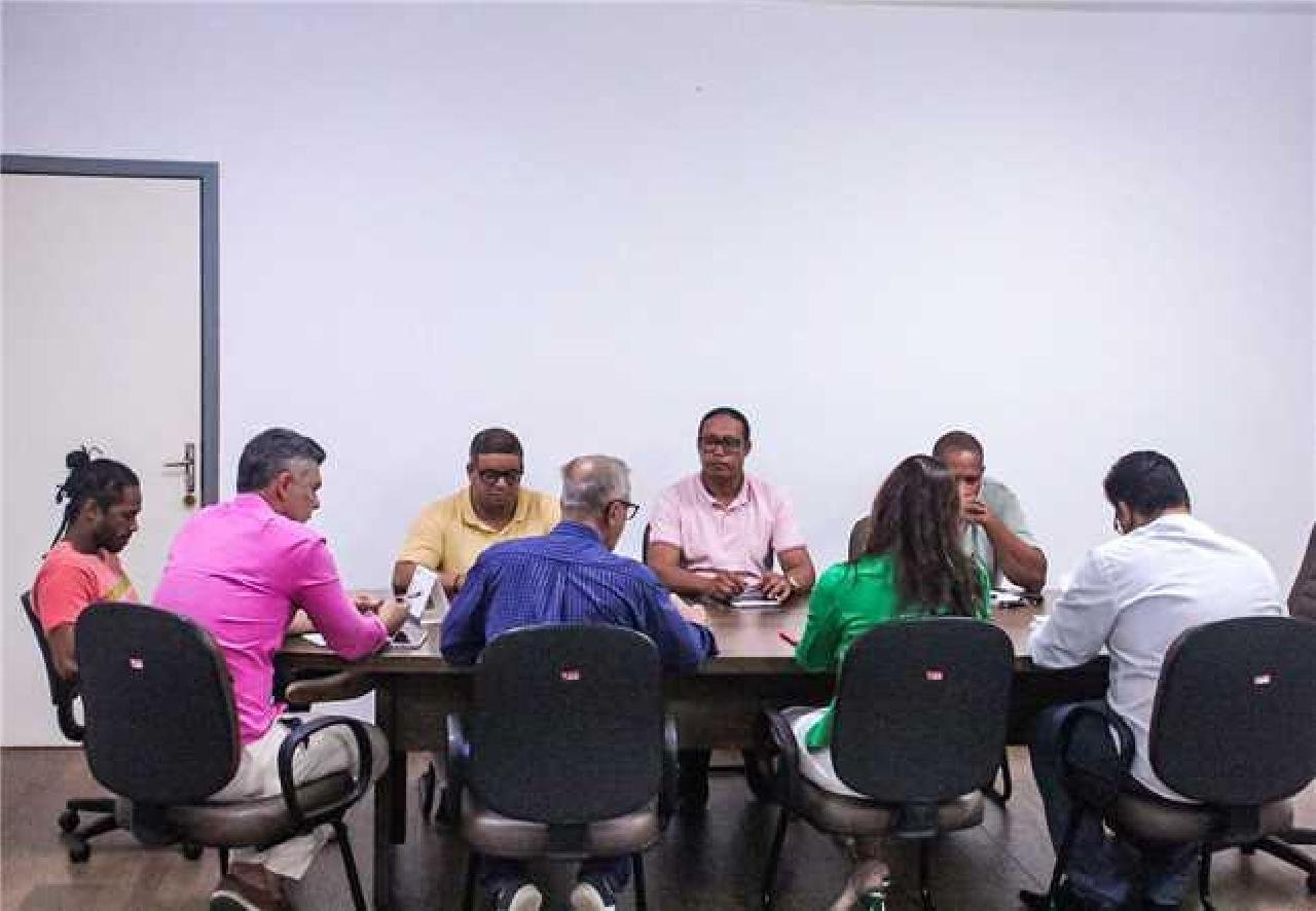INVASÃO DE AMBULANTES FAZ PREFEITURA SE REUNIR PARA TENTAR ORGANIZAR COMÉRCIO NO CENTRO DE ILHÉUS INVASÃO DE AMBULANTES FAZ PREFEITURA SE REUNIR PARA TENTAR ORGANIZAR COMÉRCIO NO CENTRO DE ILHÉUS