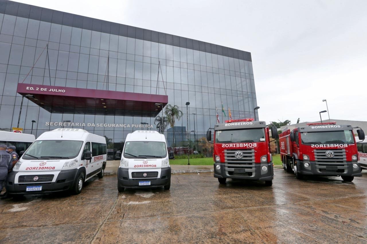 CORPO DE BOMBEIROS RECEBE NOVOS VEÍCULOS