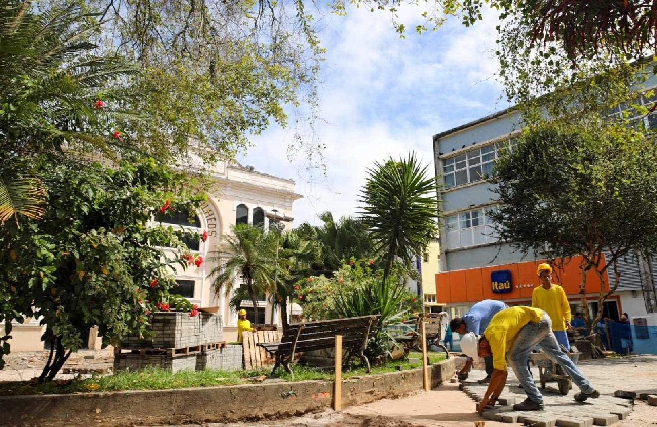 PRAÇA PEDRO MATTOS E TEATRO MUNICIPAL DE ILHÉUS PASSAM POR REQUALIFICAÇÃO COMPLETA PRAÇA PEDRO MATTOS E TEATRO MUNICIPAL DE ILHÉUS PASSAM POR REQUALIFICAÇÃO COMPLETA