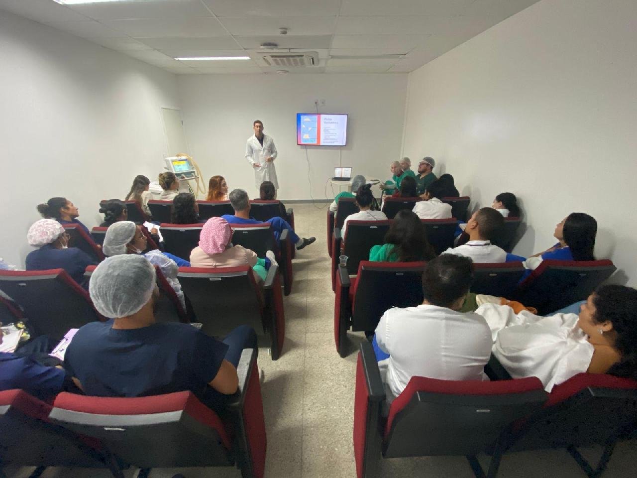 HOSPITAL REGIONAL COSTA DO CACAU PROMOVE CAPACITAÇÃO EM VENTILAÇÃO MECÂNICA BÁSICA PARA PROFISSIONAIS DA ASSISTÊNCIA HOSPITAL REGIONAL COSTA DO CACAU PROMOVE CAPACITAÇÃO EM VENTILAÇÃO MECÂNICA BÁSICA PARA PROFISSIONAIS DA ASSISTÊNCIA