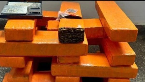 MAIS DE 20 KG DE MACONHA FORAM APREENDIDOS NO ALTO DO AMPARO, EM ILHÉUS