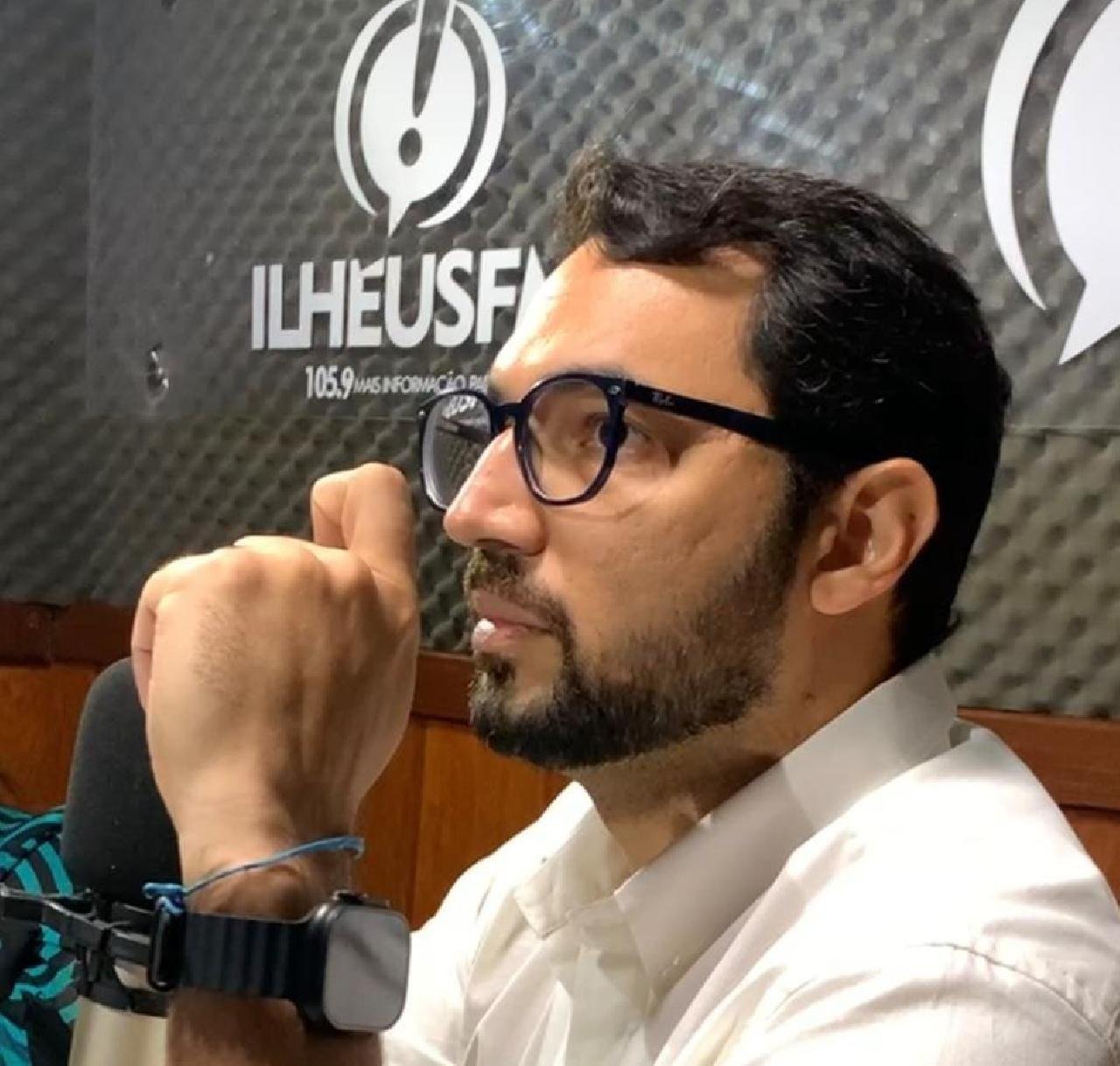 "A PARTIR DO DIA 3, SEXTA-FEIRA, VAMOS RETOMAR A PRODUÇÃO DE MASSA ASFÁLTICA NO MUNICÍPIO PARA VOLTAR COM FORÇA TOTAL”, DIZ GABRIEL ANDRADE SOBRE A PAVIMENTAÇÃO EM ILHÉUS