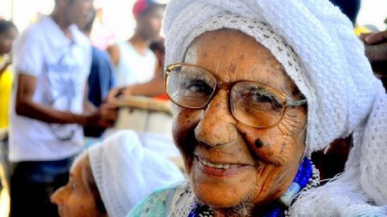 ILHÉUS PERDE MÃE CARMOSINA, LIDER ESPIRITUAL E SÍMBOLO DA UMBANDA, AOS  108 ANOS