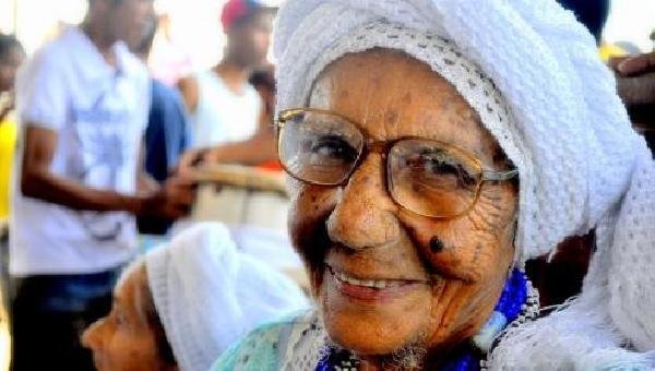 ILHÉUS PERDE MÃE CARMOSINA, LIDER ESPIRITUAL E SÍMBOLO DA UMBANDA, AOS  108 ANOS