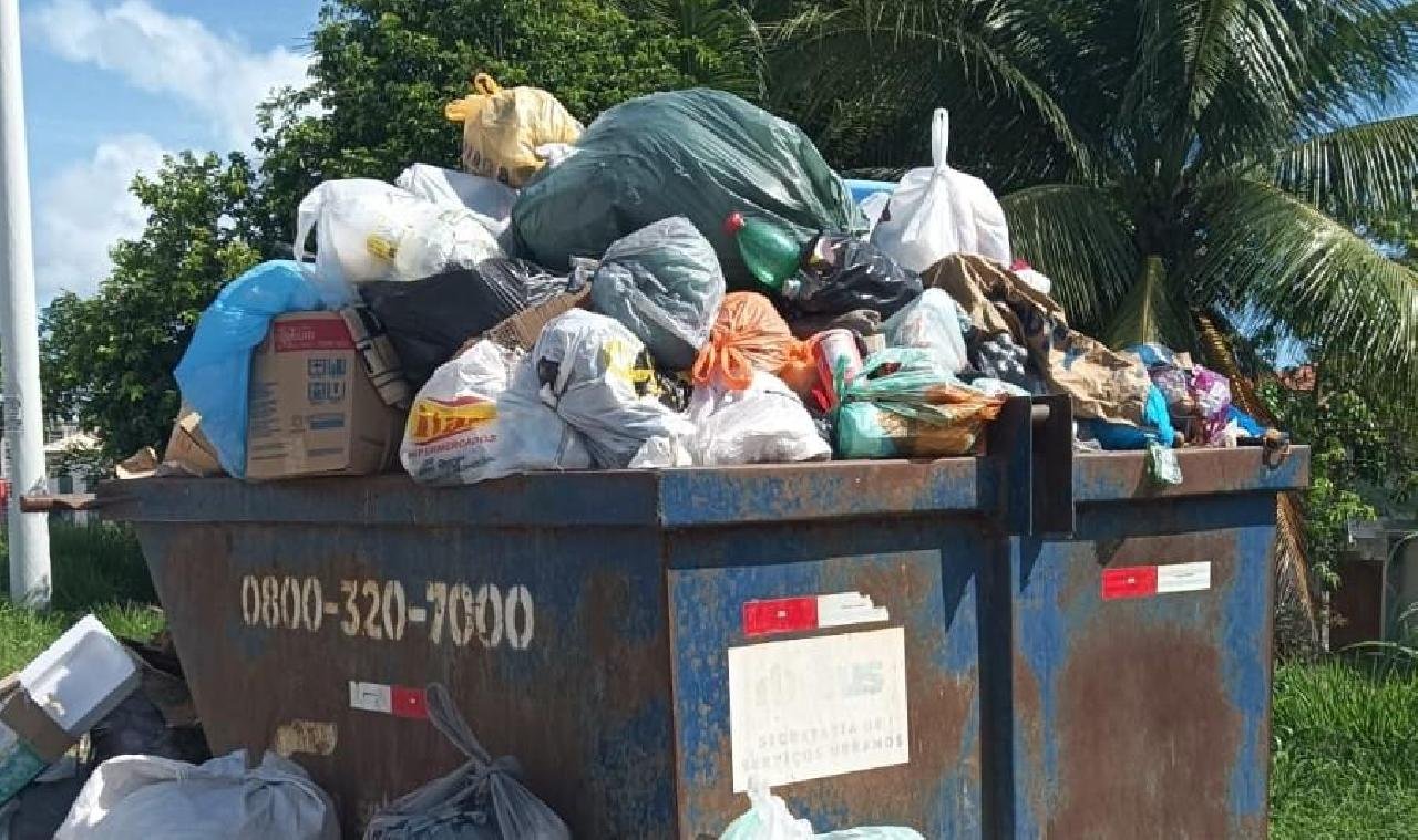 MORADORES DE CONDOMÍNIO EM OLIVENÇA SOFREM COM FALTA DE COLETA DE LIXO HÁ 4 DIAS MORADORES DE CONDOMÍNIO EM OLIVENÇA SOFREM COM FALTA DE COLETA DE LIXO HÁ 4 DIAS