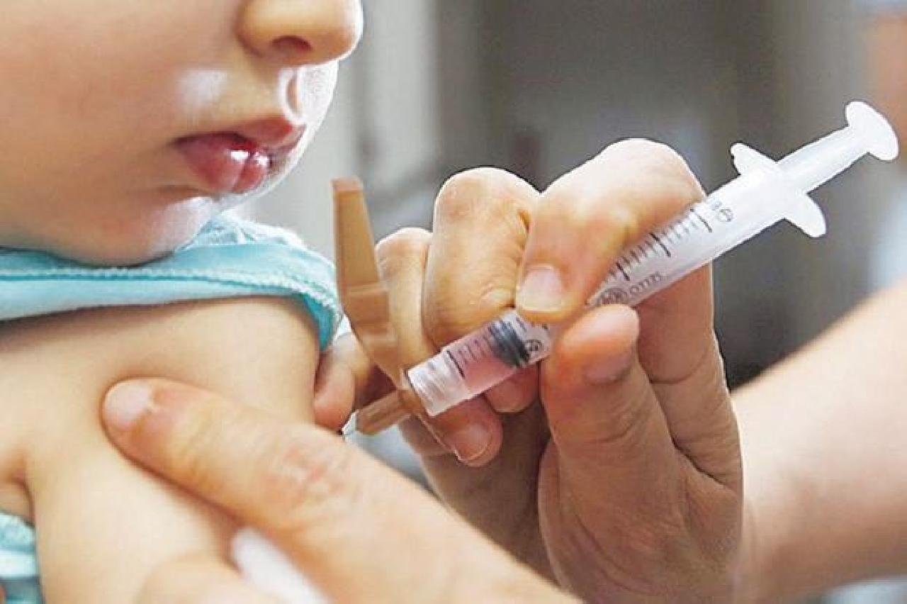 SAÚDE RECOMENDA DOSE EXTRA CONTRA O SARAMPO EM BEBÊS MENORES DE 1 ANO SAÚDE RECOMENDA DOSE EXTRA CONTRA O SARAMPO EM BEBÊS MENORES DE 1 ANO