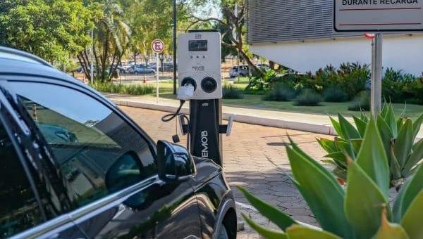 LEI GARANTE INSTALAÇÃO DE CARREGADORES PARA CARROS ELÉTRICOS EM CONDOMÍNIOS DA BAHIA 
