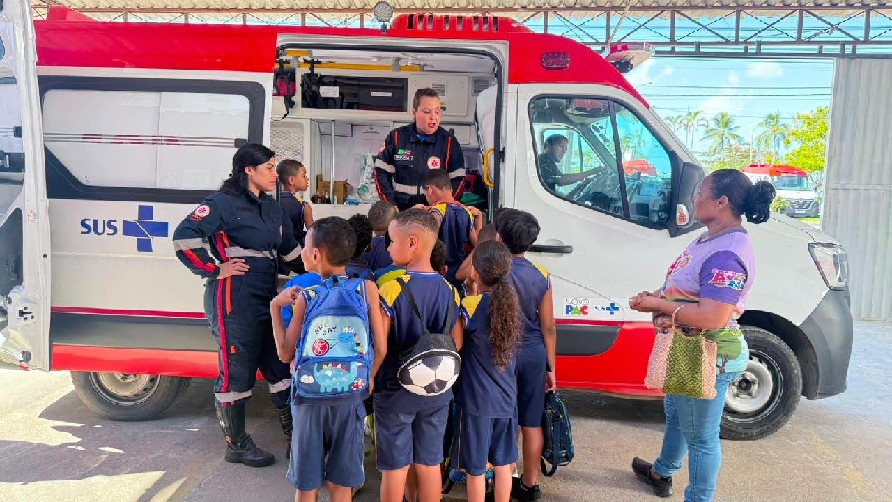 PROJETO SAMUZINHO NA ESCOLA RECEBE ESTUDANTES NA SEDE DO SAMU DE ILHÉUS 