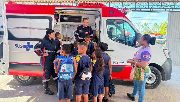 PROJETO SAMUZINHO NA ESCOLA RECEBE ESTUDANTES NA SEDE DO SAMU DE ILHÉUS 