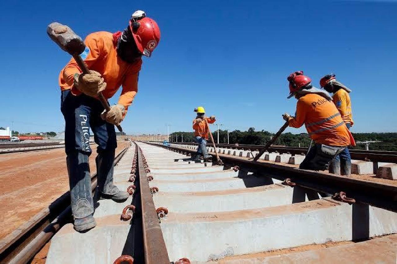 FERROVIA OESTE-LESTE FIOL SERÁ CONCLUÍDA POR EMPRESA CONTRATADA PELA BAMIN FERROVIA OESTE-LESTE FIOL SERÁ CONCLUÍDA POR EMPRESA CONTRATADA PELA BAMIN