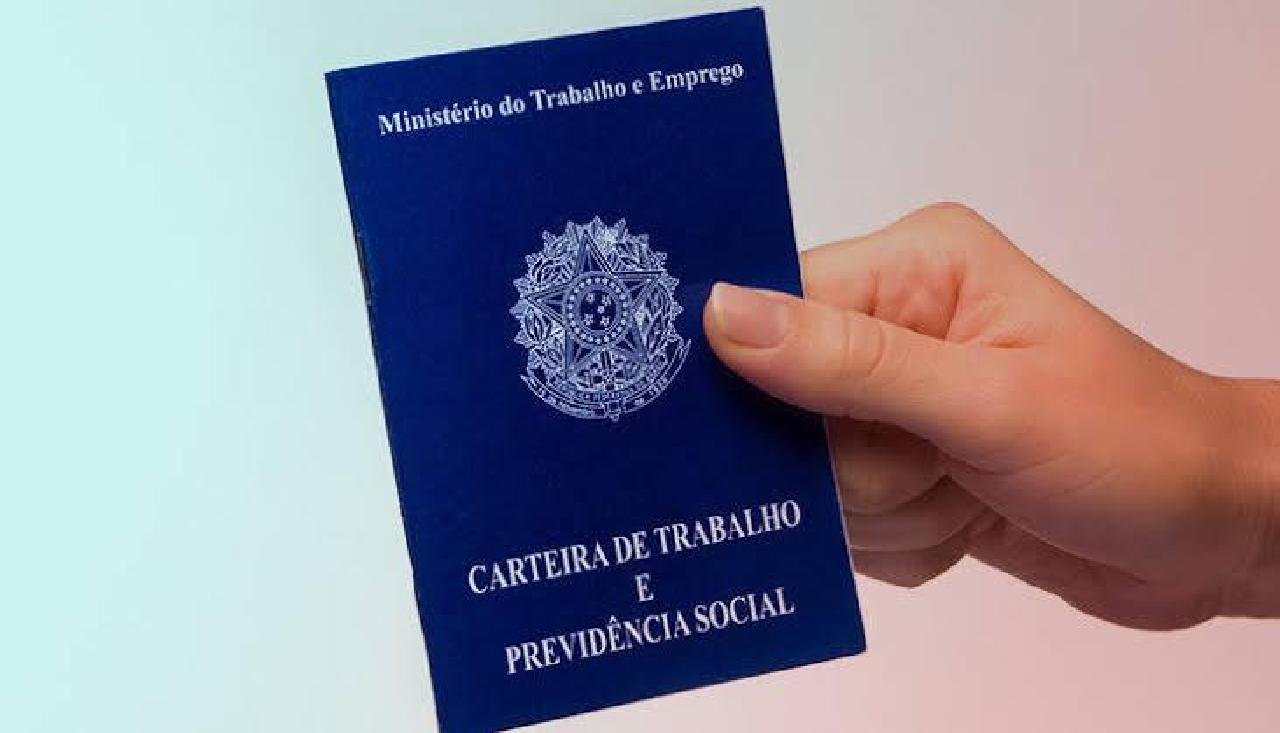 TAXA DE DESEMPREGO RECUA PARA 11,8% EM AGOSTO TAXA DE DESEMPREGO RECUA PARA 11,8% EM AGOSTO
