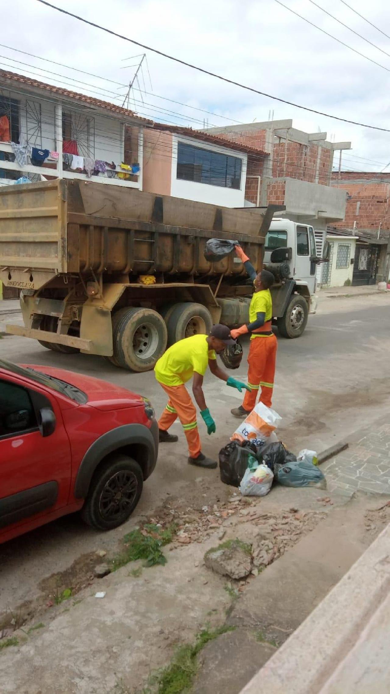 ILHÉUS: CTA NÃO FAZ COLETA DE LIXO HÁ TRÊS DIAS 