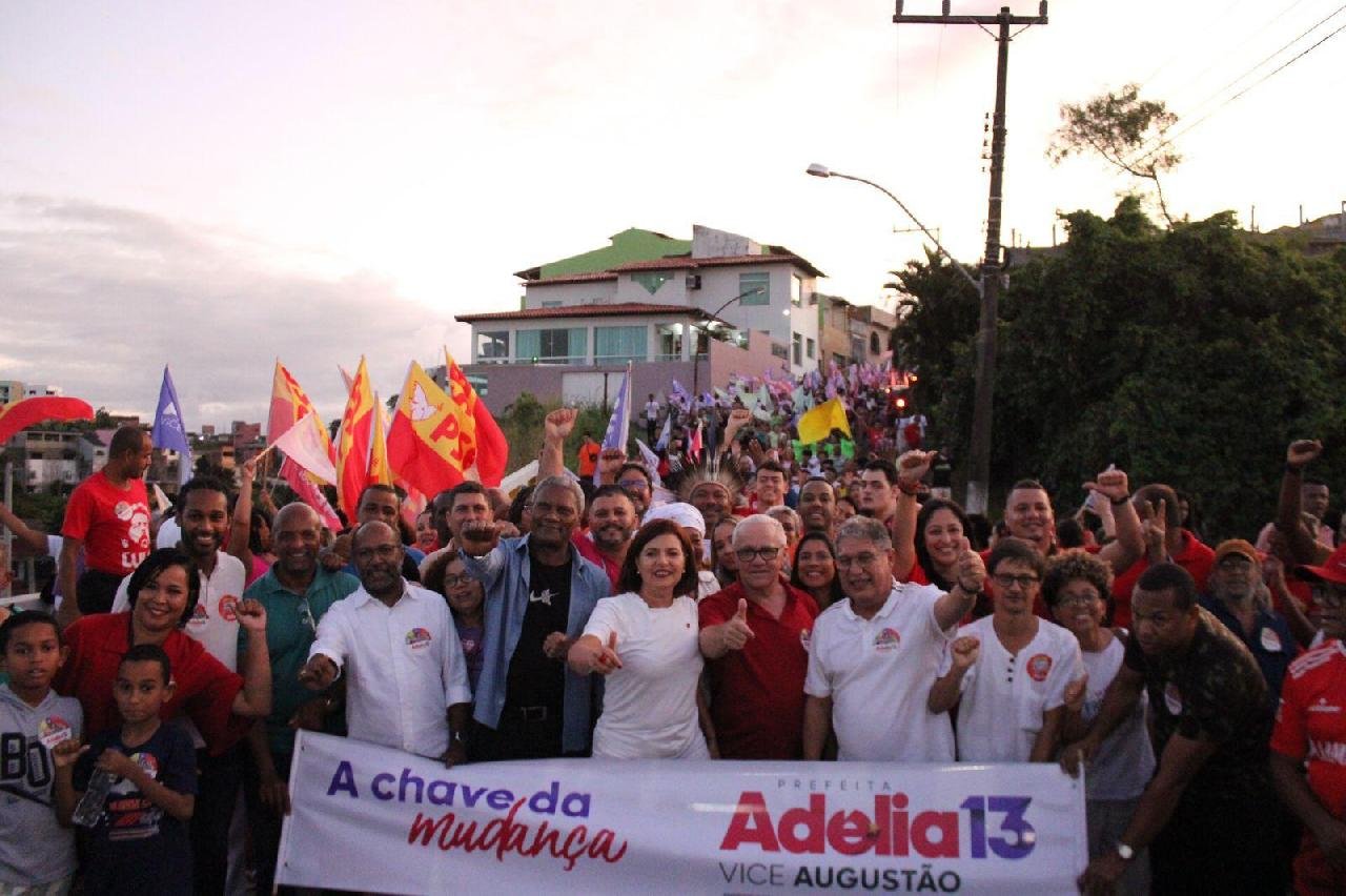 ADÉLIA PINHEIRO INAUGURA COMITÊ COM CAMINHADA EM ILHÉUS ADÉLIA PINHEIRO INAUGURA COMITÊ COM CAMINHADA EM ILHÉUS
