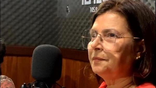 ADÉLIA PINHEIRO DEFENDE PROGRESSÃO PARCIAL E CONTESTA CLASSIFICAÇÃO COMO “APROVAÇÃO AUTOMÁTICA”