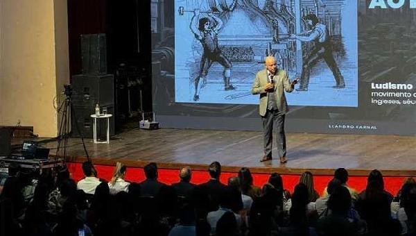 LEANDRO KARNAL ENCERRA SEMANA DE INOVAÇÃO DE ILHÉUS