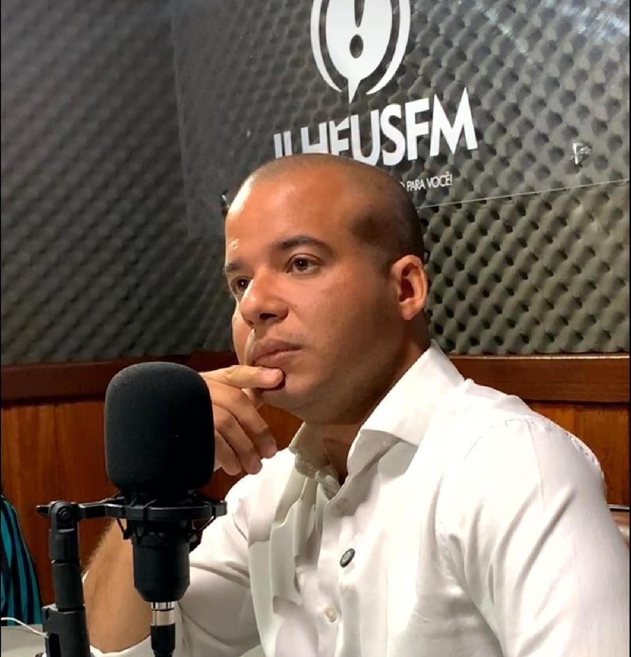 THIAGO MARTINS REBATE CRÍTICAS SOBRE SER CENTRALIZADOR NO PL E DIZ TER “PERFIL MUITO ORGANIZADOR”