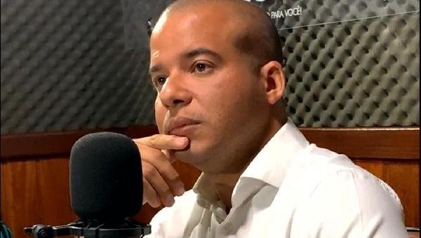 THIAGO MARTINS REBATE CRÍTICAS SOBRE SER CENTRALIZADOR NO PL E DIZ TER “PERFIL MUITO ORGANIZADOR”
