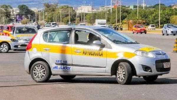 CNH: GOVERNO LULA AVALIA ACABAR COM A OBRIGATORIEDADE DE AUTOESCOLA