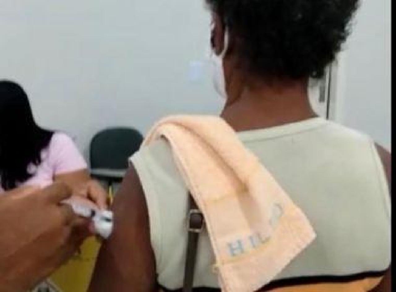 PORTO SEGURO: TÉCNICO NÃO APLICA VACINA CONTRA COVID-19 E ALEGA NERVOSISMO PORTO SEGURO: TÉCNICO NÃO APLICA VACINA CONTRA COVID-19 E ALEGA NERVOSISMO