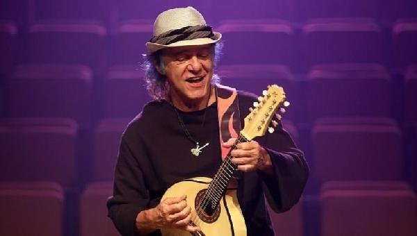 APÓS ADIAMENTO, ARMANDINHO FAZ SHOW ABERTO AO PÚBLICO EM ILHÉUS