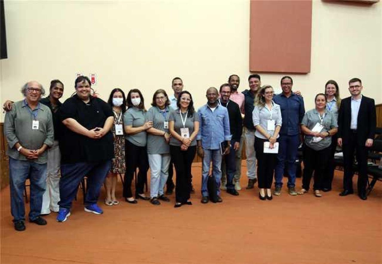 AUDIÊNCIA PÚBLICA APRESENTA DIAGNÓSTICO DA PRIMEIRA FASE DO PLANO DIRETOR PARTICIPATIVO DE ILHÉUS AUDIÊNCIA PÚBLICA APRESENTA DIAGNÓSTICO DA PRIMEIRA FASE DO PLANO DIRETOR PARTICIPATIVO DE ILHÉUS