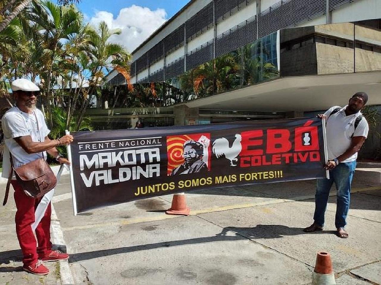 GRUPO REALIZA EBÓ COLETIVO NA ALBA EM PROTESTO CONTRA O FECHAMENTO DE ESCOLAS