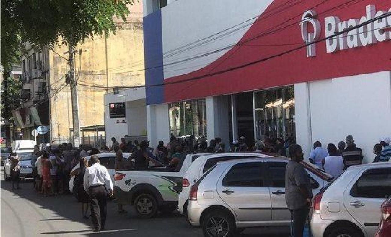 ILHÉUS: BB E BRADESCO DESCUMPREM DECRETO MUNICIPAL ILHÉUS: BB E BRADESCO DESCUMPREM DECRETO MUNICIPAL