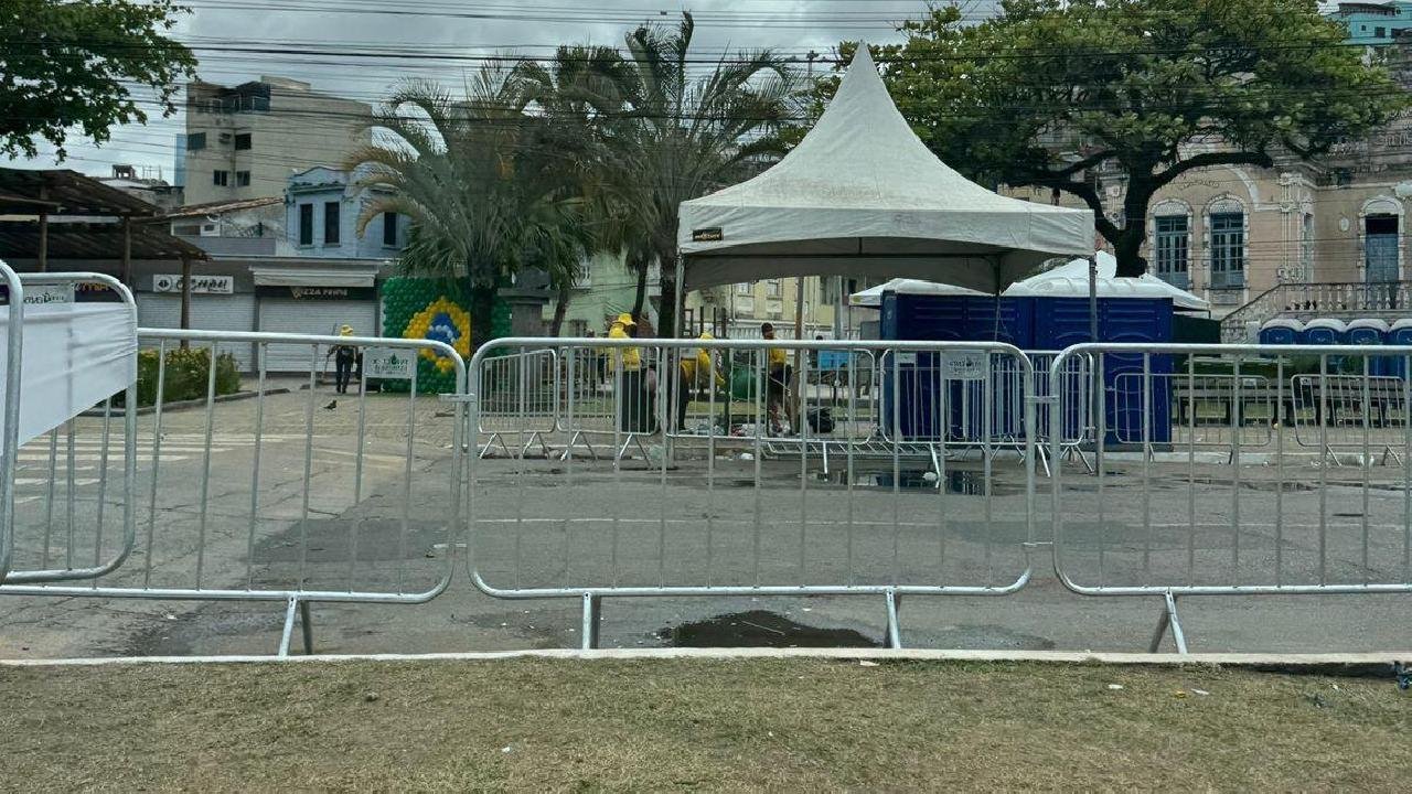 PREFEITURA DE ILHÉUS REALIZA LIMPEZA IMEDIATA APÓS DESFILE DE 7 DE SETEMBRO PREFEITURA DE ILHÉUS REALIZA LIMPEZA IMEDIATA APÓS DESFILE DE 7 DE SETEMBRO