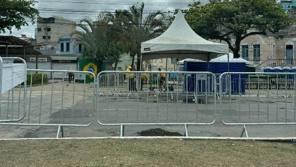 PREFEITURA DE ILHÉUS REALIZA LIMPEZA IMEDIATA APÓS DESFILE DE 7 DE SETEMBRO