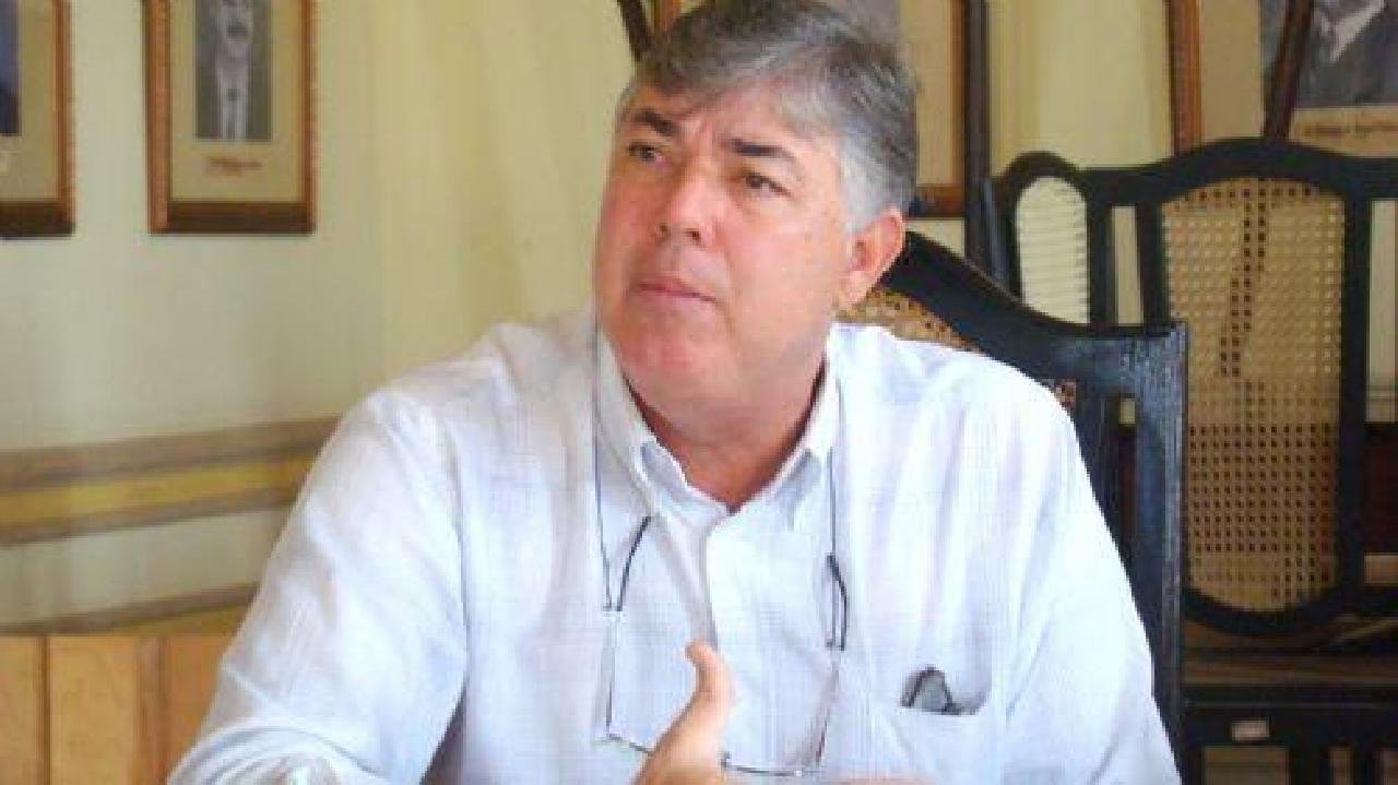 PEDIDO DE EXONERAÇÃO DE ALCIDES SERÁ ENTREGUE HOJE PEDIDO DE EXONERAÇÃO DE ALCIDES SERÁ ENTREGUE HOJE