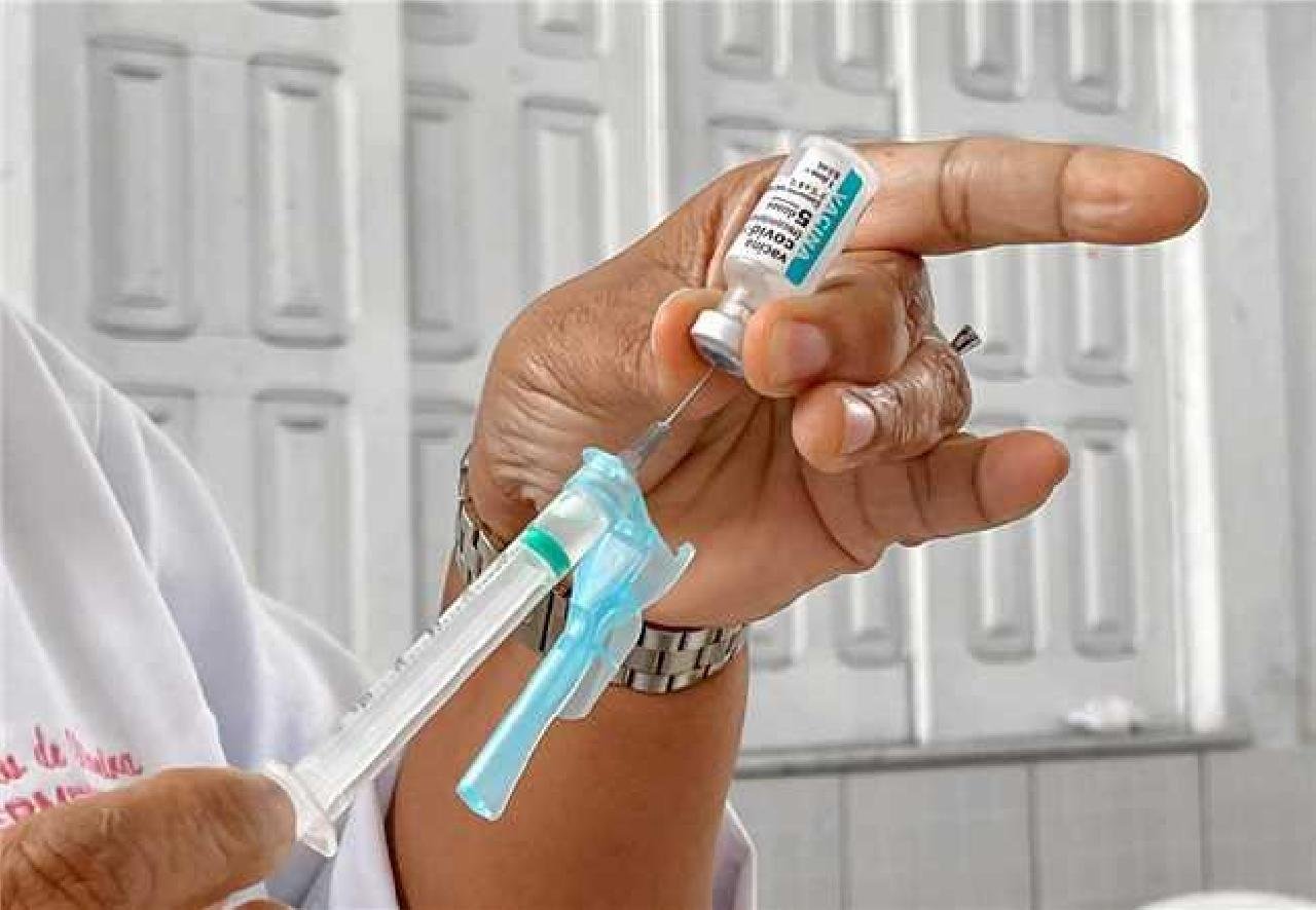 COVID-19: SESAU VACINA GRUPOS PRIORITÁRIOS QUE AINDA NÃO RECEBERAM 1ª DOSE COVID-19: SESAU VACINA GRUPOS PRIORITÁRIOS QUE AINDA NÃO RECEBERAM 1ª DOSE