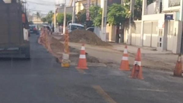 PREFEITURA DE ILHÉUS NOTIFICA EMBASA E EMPRESA POR OBRA NA ANTIGA TREZE DE MAIO
