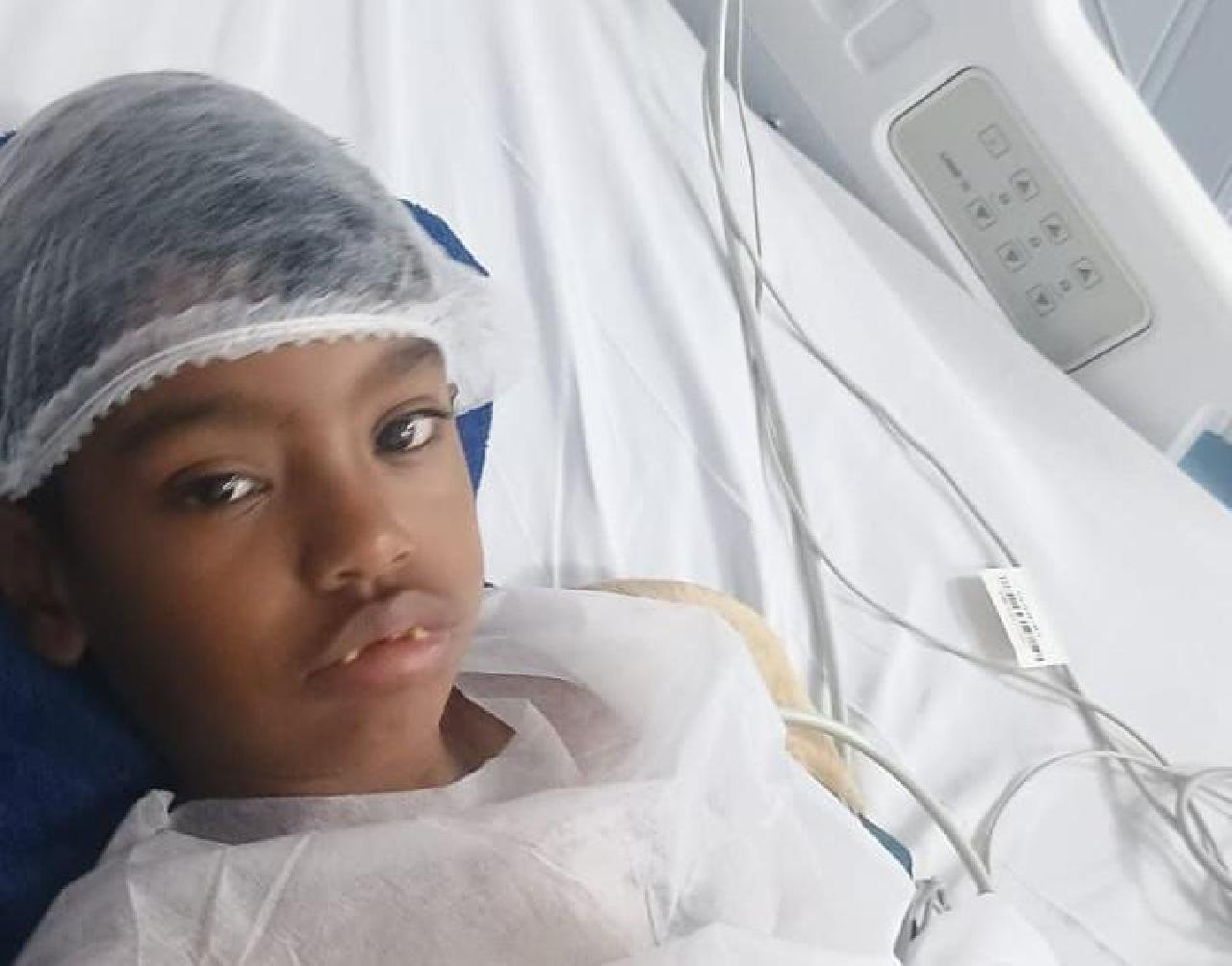 MENINO DE 6 ANOS COM TUMOR CEREBRAL AGUARDA TRANSFERÊNCIA URGENTE PARA HOSPITAL EM SALVADOR