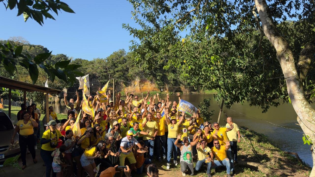 MORADORES DO BANCO DO PEDRO E DE CASTELO NOVO RECEBEM BENTO LIMA COM FESTA MORADORES DO BANCO DO PEDRO E DE CASTELO NOVO RECEBEM BENTO LIMA COM FESTA