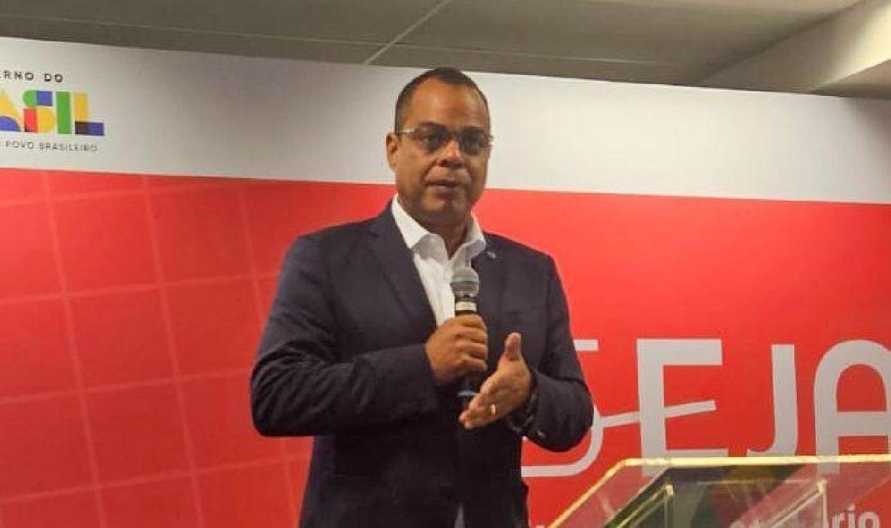 MAGNO LAVIGNE ACOMPANHA MINISTRO LUIZ MARINHO EM LANÇAMENTO DE PROGRAMA QUE  AMPLIA ACESSO À EDUCAÇÃO DE JOVENS E ADULTOS