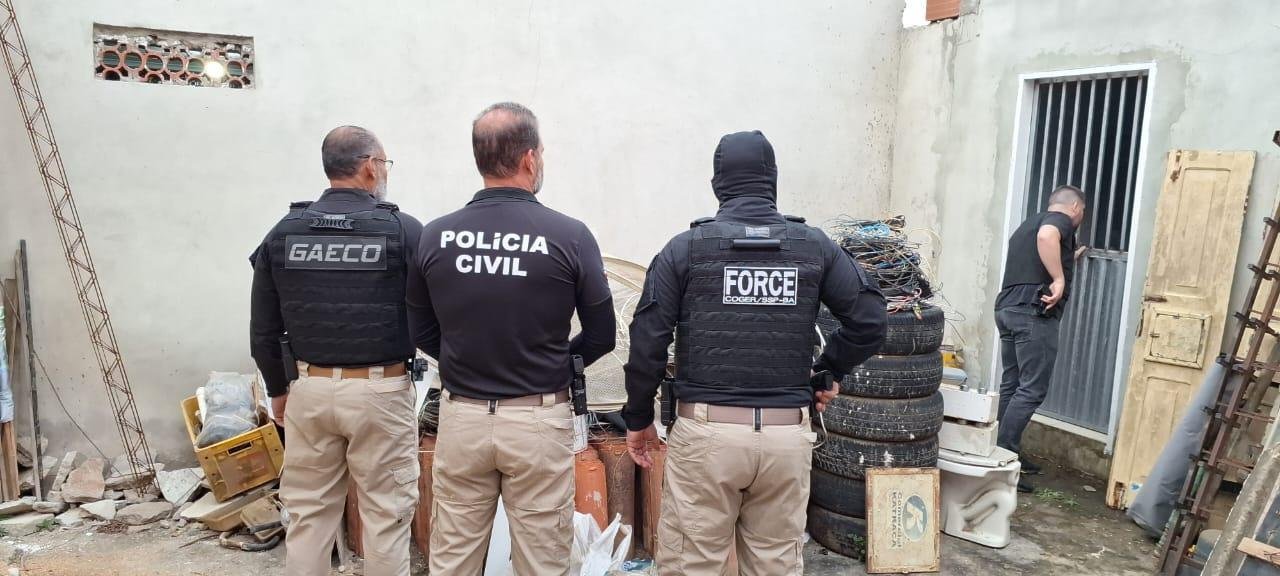 POLÍCIA CUMPRE MANDADOS DE PRISÕES POR HOMICÍDIOS LIGADOS À GRUPOS DE EXTERMÍNIO EM VITÓRIA DA CONQUISTA POLÍCIA CUMPRE MANDADOS DE PRISÕES POR HOMICÍDIOS LIGADOS À GRUPOS DE EXTERMÍNIO EM VITÓRIA DA CONQUISTA