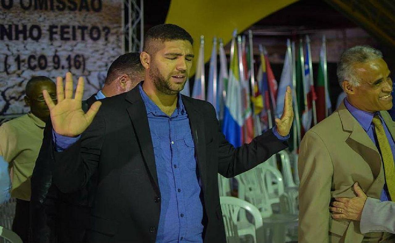 FILHO DE ISIDÓRIO RETIRA PROJETO PARA ENTREGAR BAHIA À SANTÍSSIMA TRINDADE FILHO DE ISIDÓRIO RETIRA PROJETO PARA ENTREGAR BAHIA À SANTÍSSIMA TRINDADE