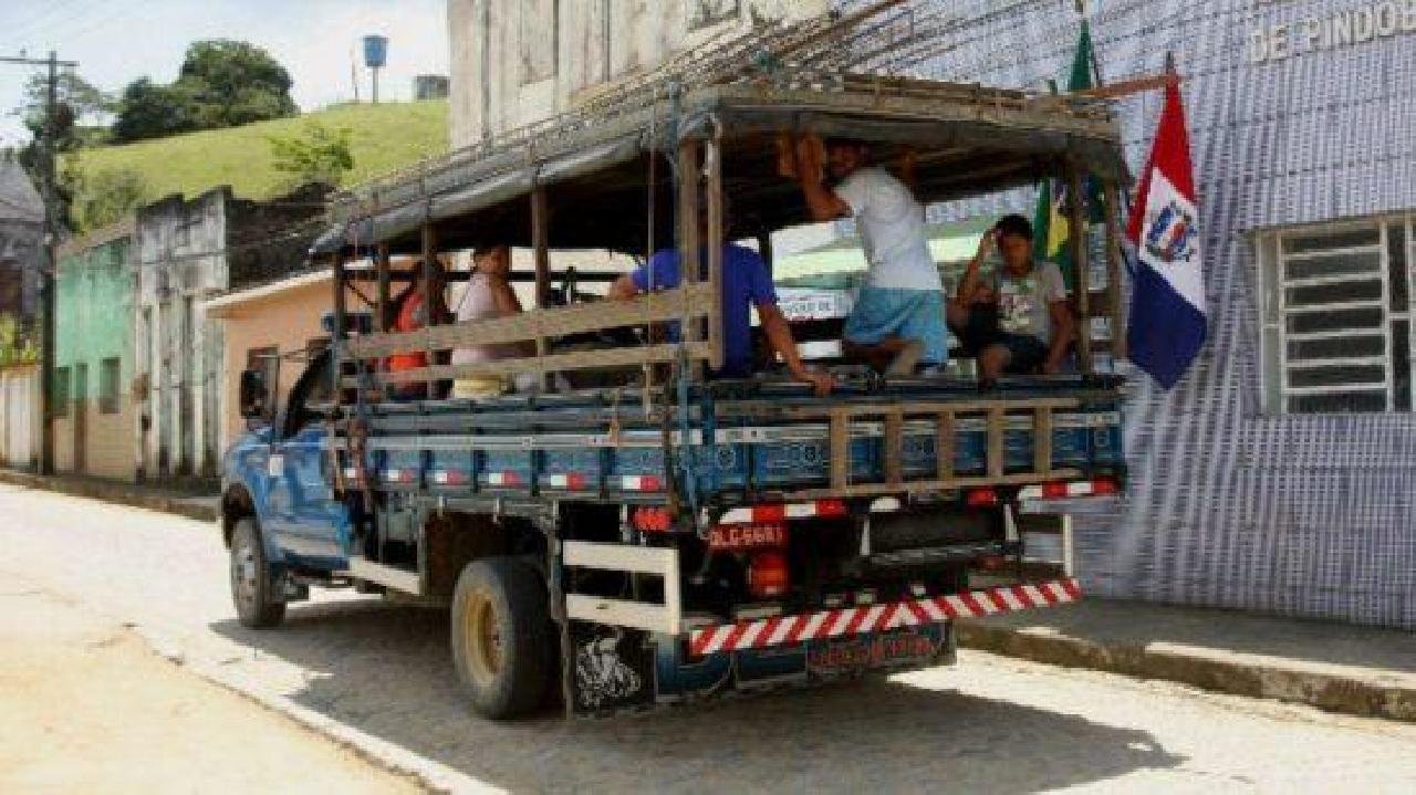 CAMAMU: GRAVE ACIDENTE COM CAMINHÃO PAU DE ARARA DEIXA 17 ESTUDANTES FERIDOS CAMAMU: GRAVE ACIDENTE COM CAMINHÃO PAU DE ARARA DEIXA 17 ESTUDANTES FERIDOS