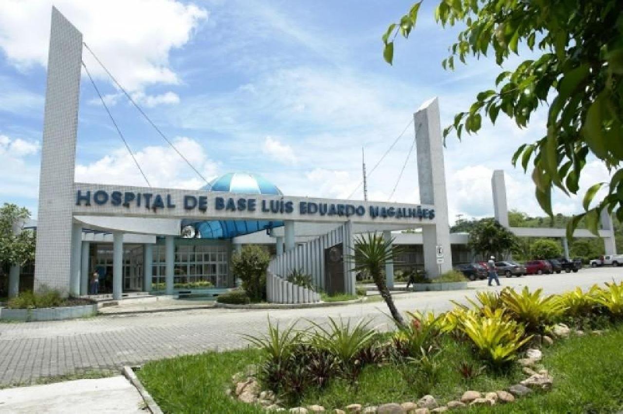 MULHER TRANS INVADE HOSPITAL COM CORPO EM CHAMAS APÓS SER ATACADA POR HOMEM EM ITABUNA MULHER TRANS INVADE HOSPITAL COM CORPO EM CHAMAS APÓS SER ATACADA POR HOMEM EM ITABUNA