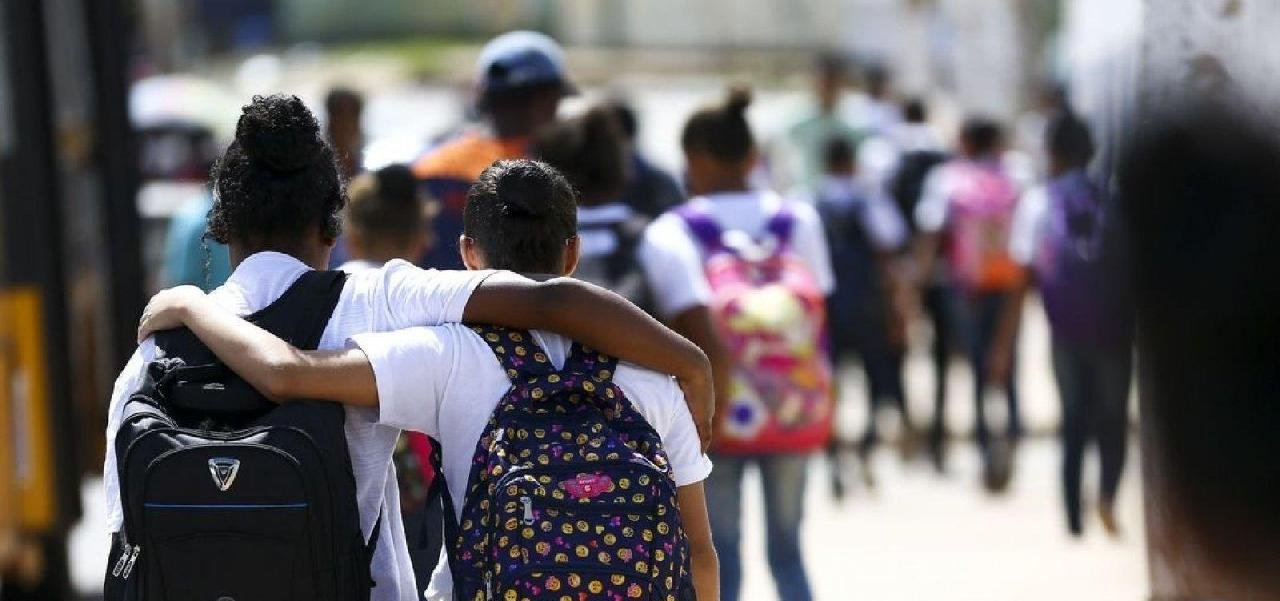 BAIANOS CONSOMEM ÁLCOOL E FAZEM SEXO MUITO CEDO, REVELA PESQUISA BAIANOS CONSOMEM ÁLCOOL E FAZEM SEXO MUITO CEDO, REVELA PESQUISA