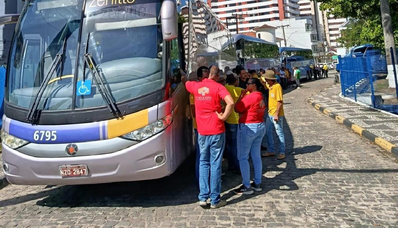 PROTESTO DE TAXISTAS E MOTORISTAS DE APLICATIVO NO PORTO DE ILHÉUS É ENCERRADA E REUNIÃO SERÁ REALIZADA COM A CATEGORIA